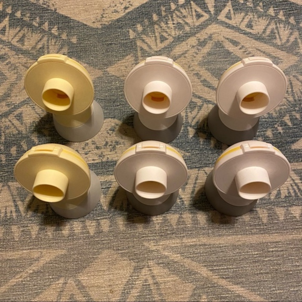 Medela Replacement Pump Valves in White and Cream